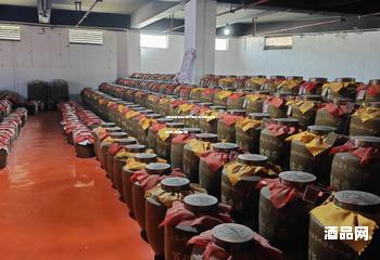 纯酿酱香型白酒代理批发,做酱香型白酒代理赚钱吗