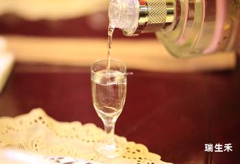 2018年茅台酒多少钱(2018年茅台酒多少钱一瓶)